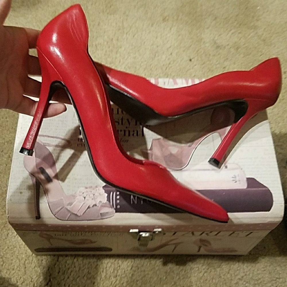 Bakers red leather pointed heels 7.5
